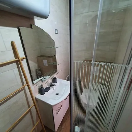 Apartment Zita - Heart Of Rovinj, For 2, Free Parking, 2min Center, 5min Walk